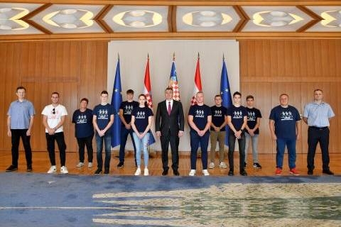 Predsjednik Milanović primio nagrađene robotičare
