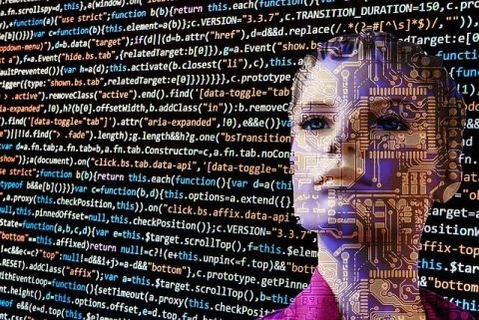 Znanstvenici razvili PolyCoder - softver koji sam piše kod