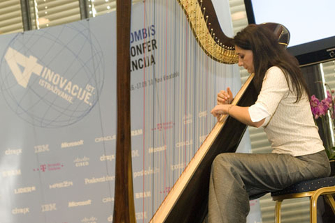 Zvuci harfe otvorili Combisovu konferenciju