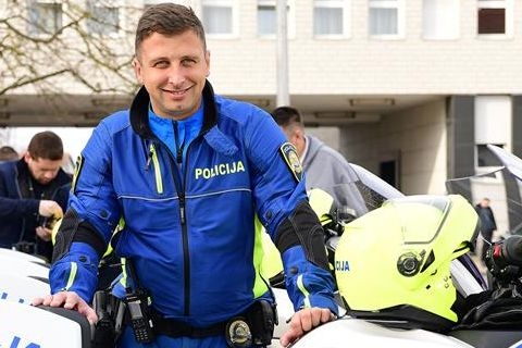 Policajci s novim motorima dobili i kacige povezane s walkie-talkie-jima