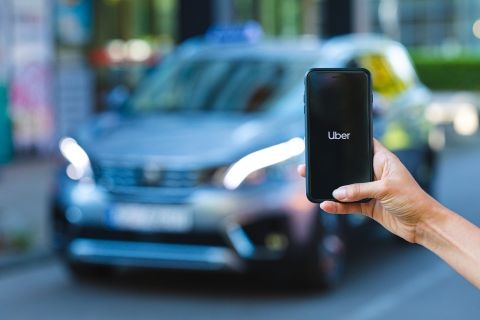 Uber proširio ponudu na dostavu paketa